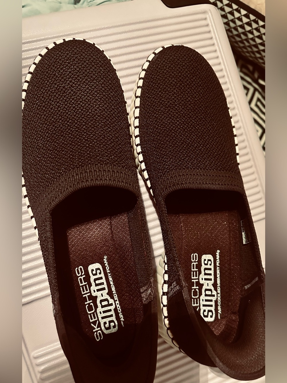 Womens Slip-On Knit Sneakers in dark burgundy colour